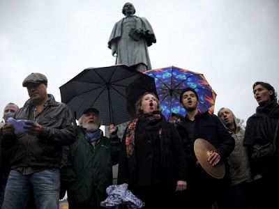 Акция в защиту театра им. Гоголя, 23.9.12. Источник - gogol-theatre.ru